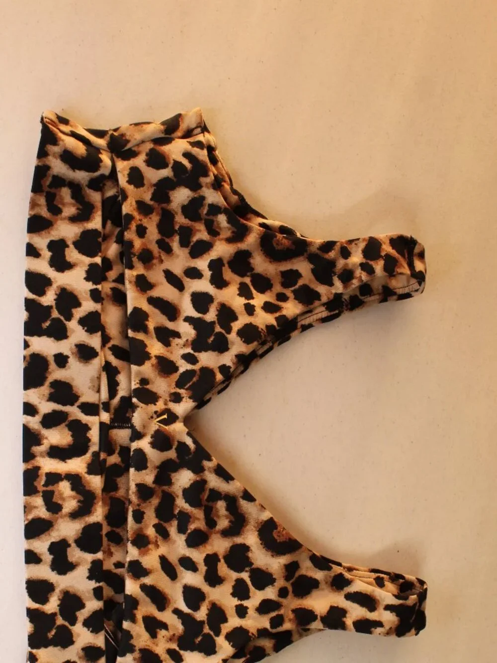 Victoria's Secret Leopard Print Wireless Bralette V-Neck Cutout Back Size Medium